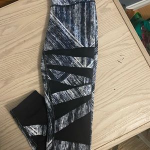 Lululemon mid rise 25”